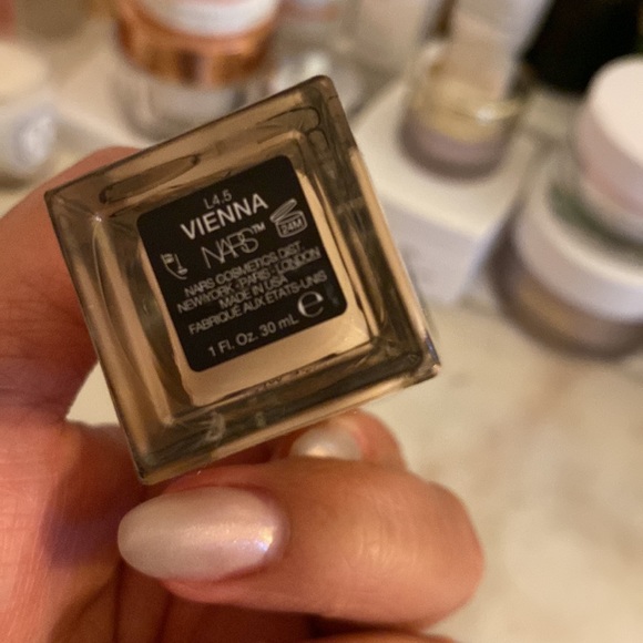 Nars natural radiant longwear foundation in Vienna - Picture 2 of 2